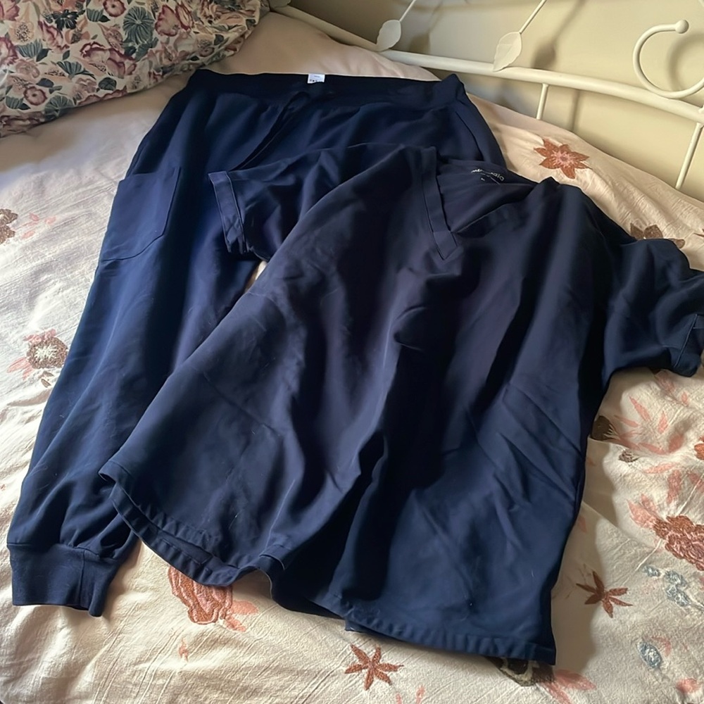 Mandala Women’s Navy Scrubs Joggers (Top: XL, Bottoms: XL petite)